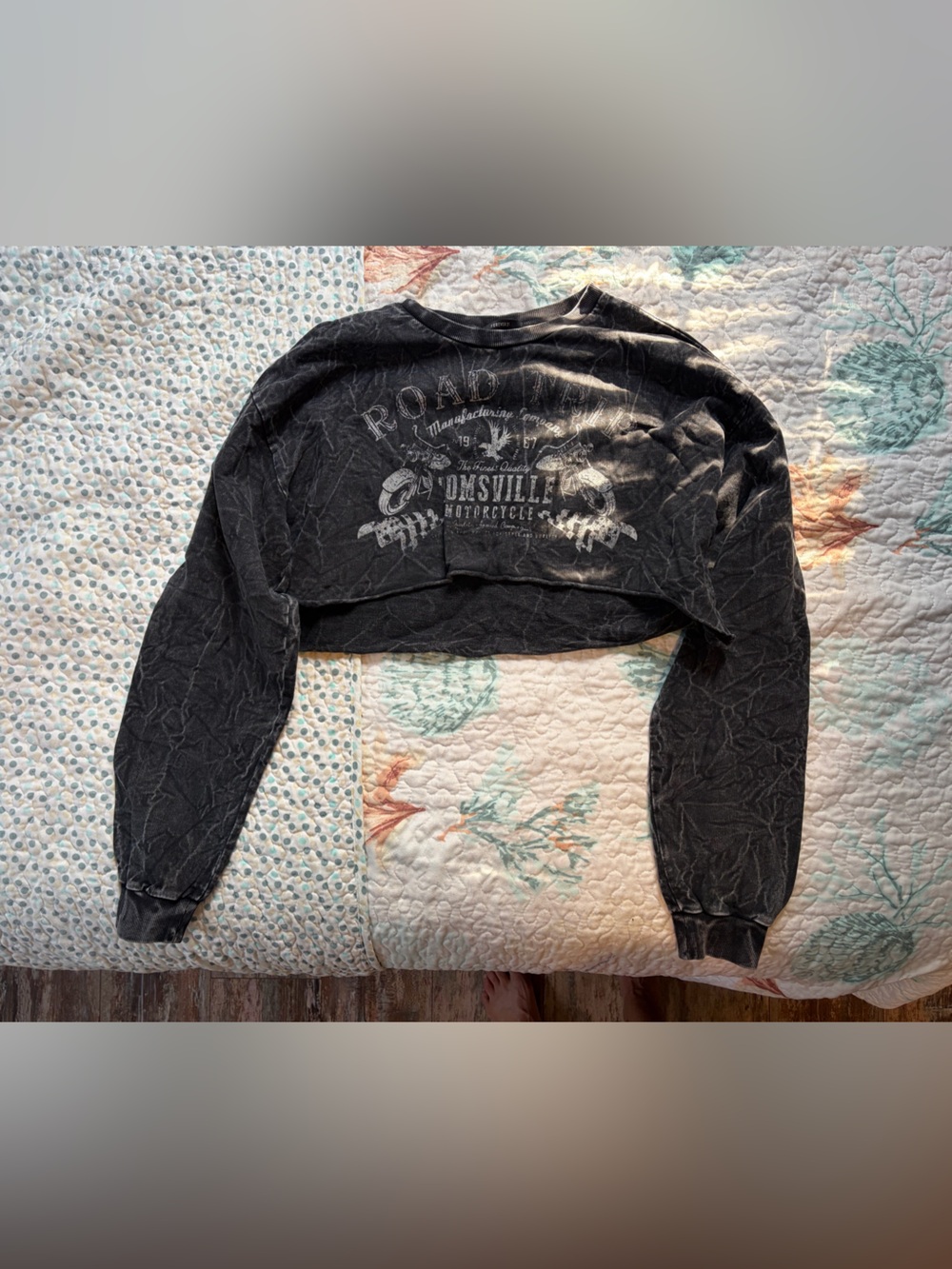 Forever 21 Black Pullover Sweatshirt